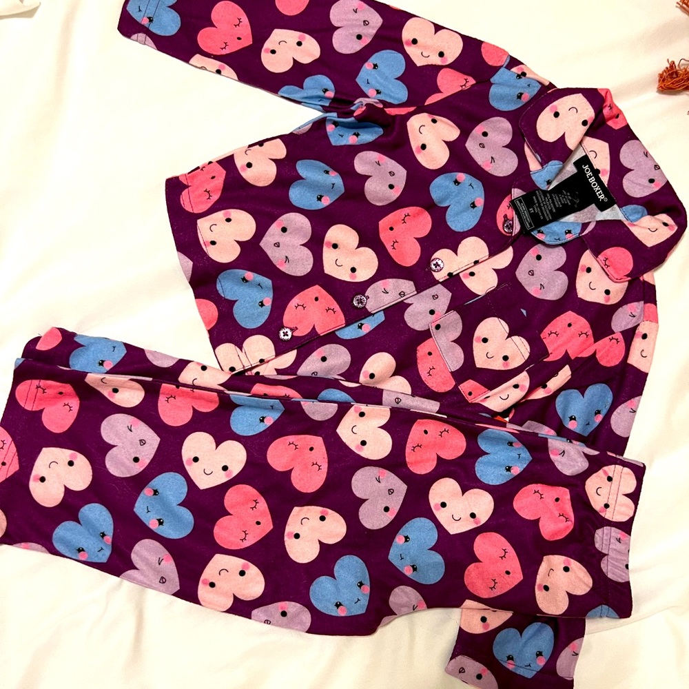 🦋 4/$15 Valentine’s pajamas